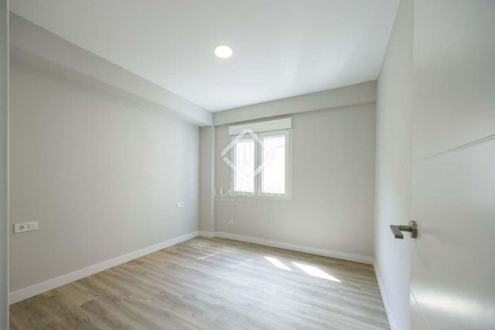 4 bedrooms apartment for rent in Valencia, Spain - Image 10