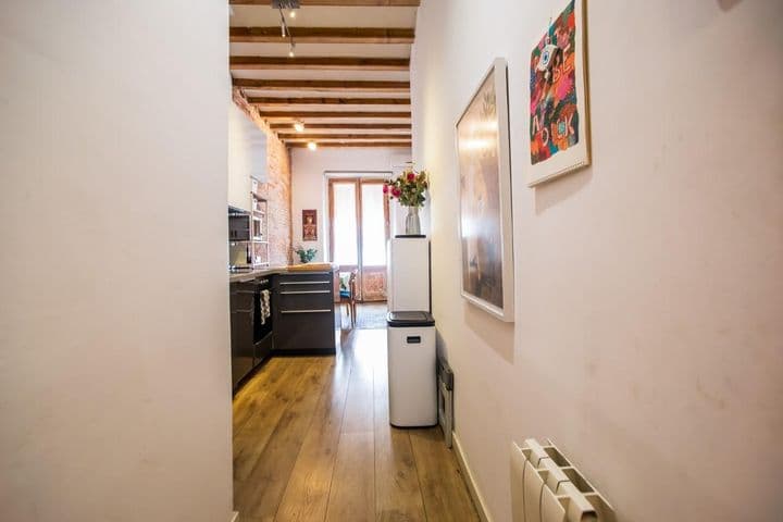 1 bedroom apartment for rent in Ciutat Vella, Spain - Image 8