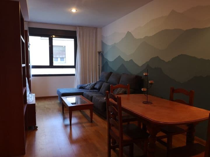 1 bedroom apartment for rent in Zaragoza, Spain - Image 3