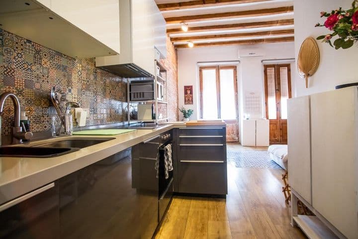 1 bedroom apartment for rent in Ciutat Vella, Spain - Image 6