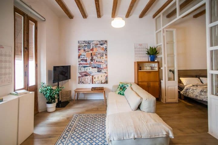 1 bedroom apartment for rent in Ciutat Vella, Spain - Image 2