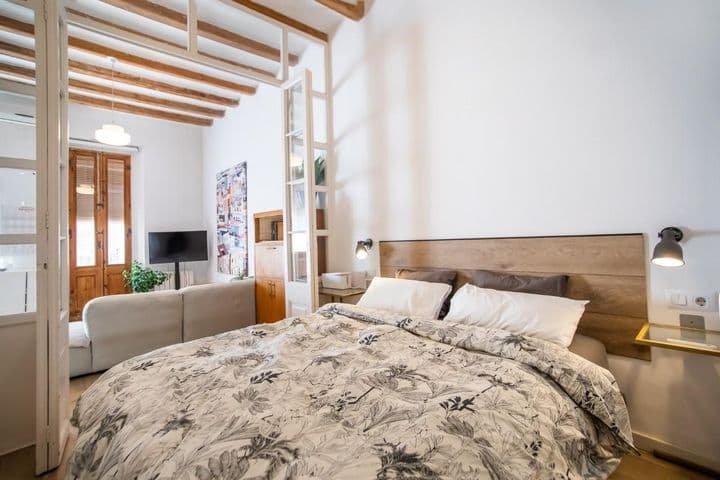 1 bedroom apartment for rent in Ciutat Vella, Spain - Image 9