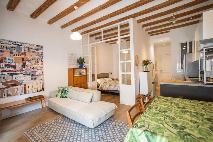 1 bedroom apartment for rent in Ciutat Vella, Spain - Image 3