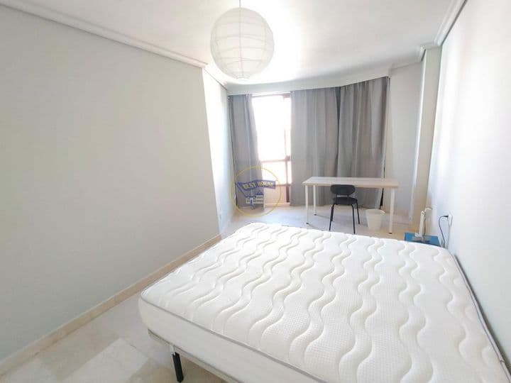 4 bedrooms apartment for rent in Vigo, Spain - Image 9