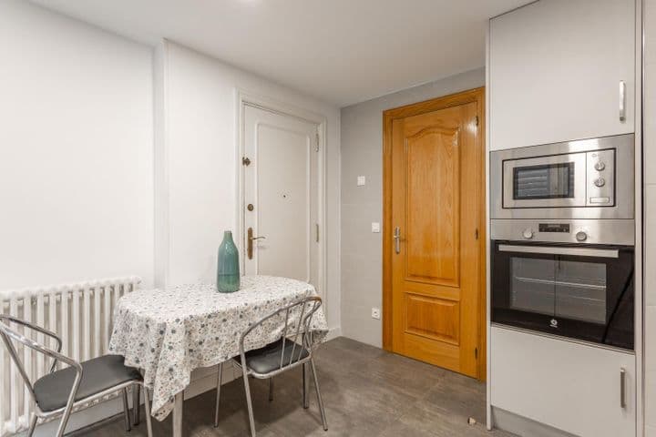 4 bedrooms apartment for rent in Pamplona, Spain - Image 9