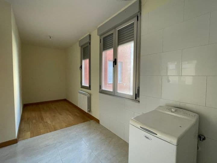 3 bedrooms apartment for sale in Ponferrada, Spain - Image 3