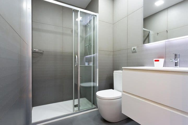 2 bedrooms apartment for rent in Poblenou, Spain - Image 8