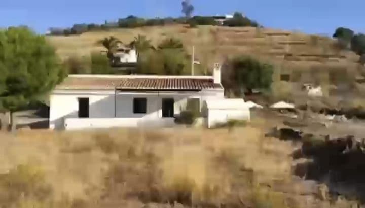 House for sale in Sayalonga, Spain - Image 2