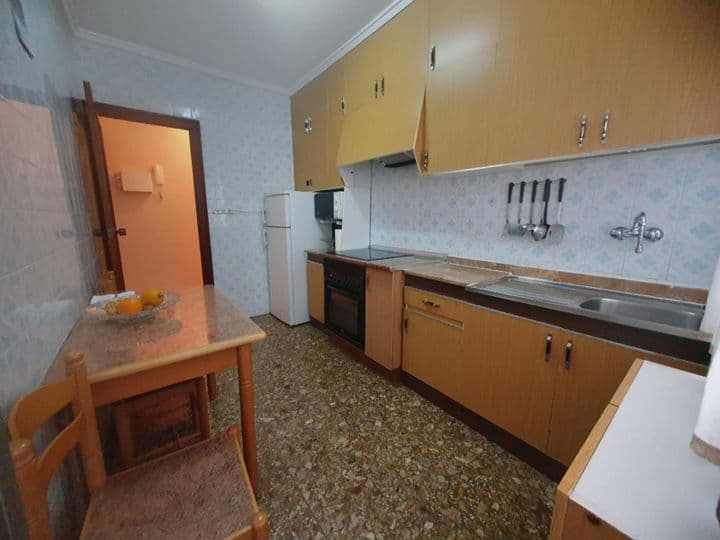 3 bedrooms apartment for rent in Centro, Spain - Image 8