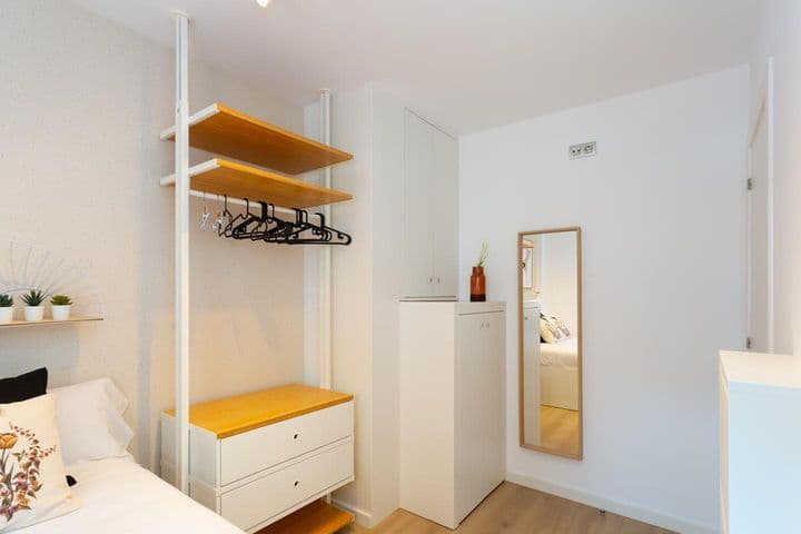 2 bedrooms apartment for rent in Poblenou, Spain - Image 11