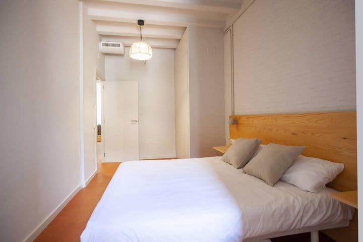 2 bedrooms apartment for rent in Poblenou, Spain - Image 9