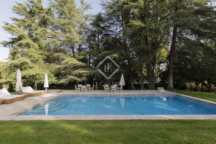 6 bedrooms house for rent in Madrid, Spain - Image 2