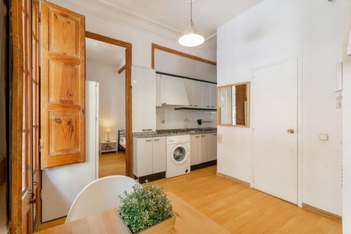 1 bedroom apartment for rent in Ciutat Vella, Spain - Image 3