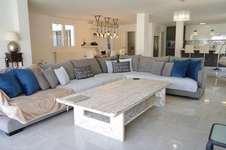 4 bedrooms house for rent in Nueva Andalucia, Spain - Image 2