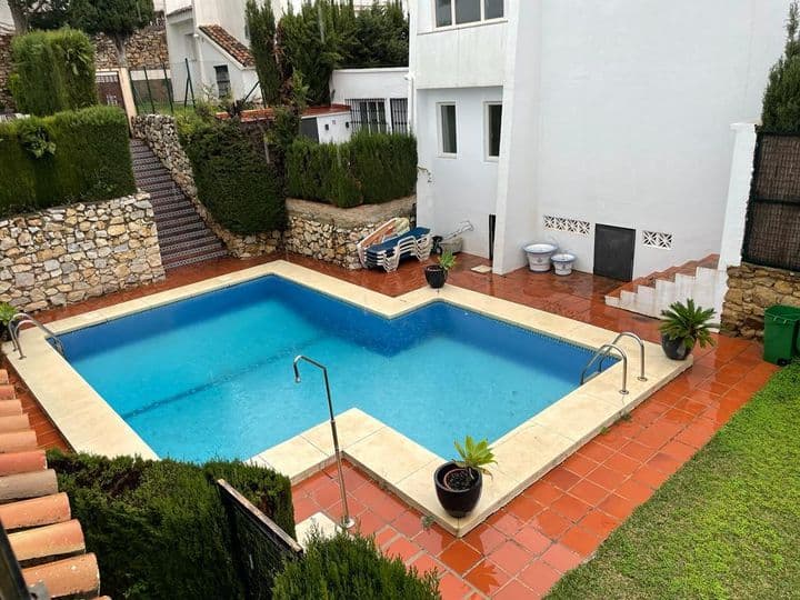 4 bedrooms house for rent in Nueva Andalucia, Spain - Image 2