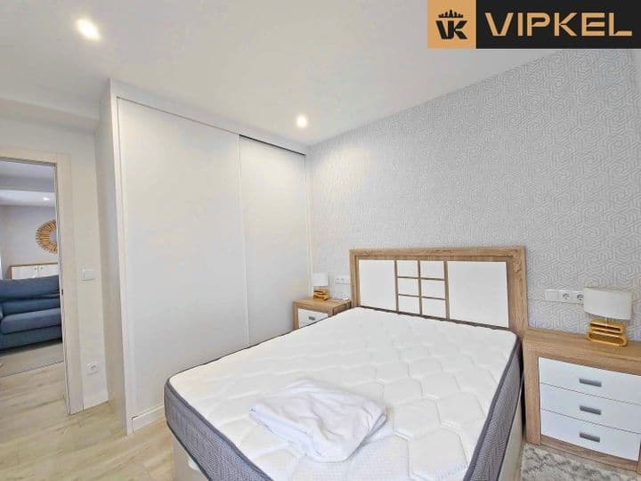 2 bedrooms apartment for rent in Santiago de Compostela, Spain - Image 4