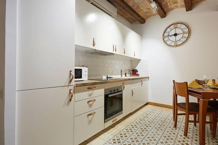 2 bedrooms apartment for rent in Eixample, Spain - Image 8