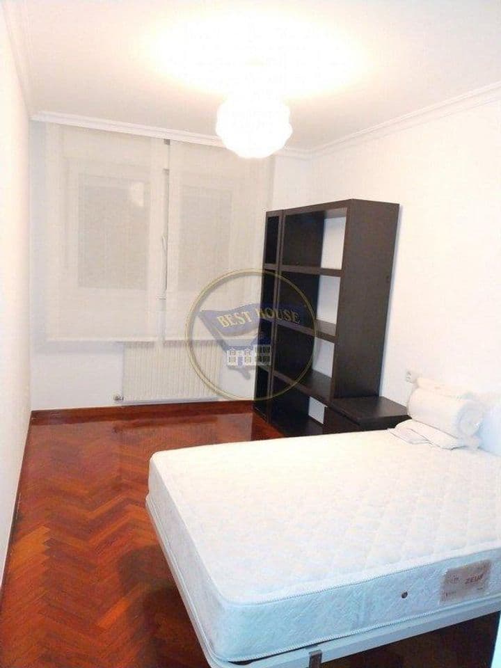 2 bedrooms apartment for rent in Vigo, Spain - Image 6