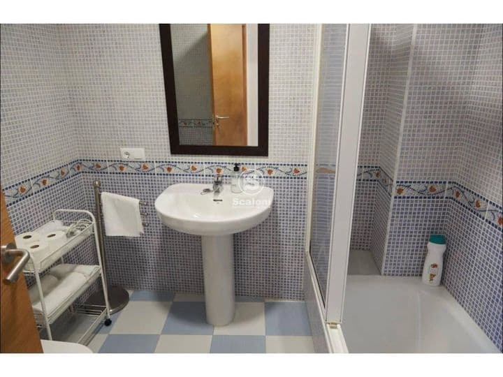 2 bedrooms house for rent in Salnes, Spain - Image 11