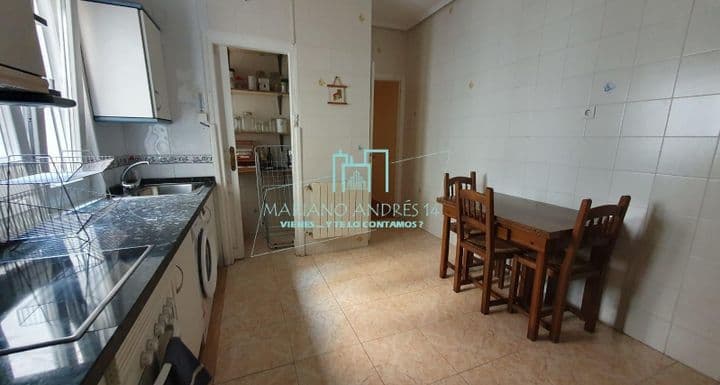 3 bedrooms apartment for rent in Leon, Spain - Image 8