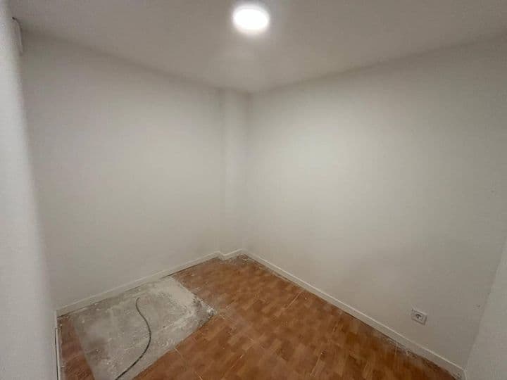 1 bedroom apartment for rent in Puente de Vallecas, Spain - Image 4