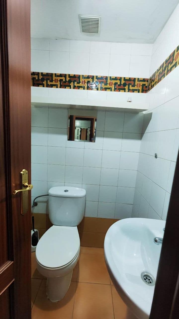 2 bedrooms apartment for rent in Leon, Spain - Image 9