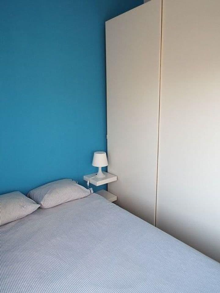 2 bedrooms apartment for rent in Ciutat Vella, Spain - Image 10