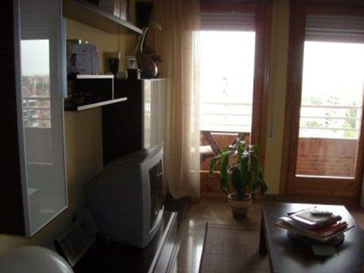 1 bedroom apartment for rent in Zaragoza, Spain - Image 8