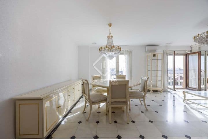 4 bedrooms apartment for rent in Valencia, Spain - Image 8