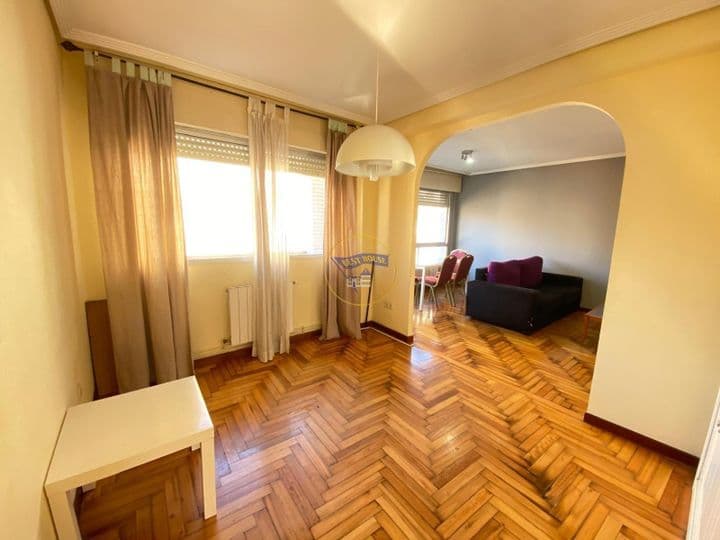 2 bedrooms apartment for rent in Vigo, Spain - Image 3