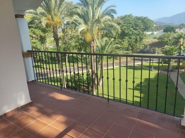 2 bedrooms apartment for rent in Nueva Andalucia, Spain