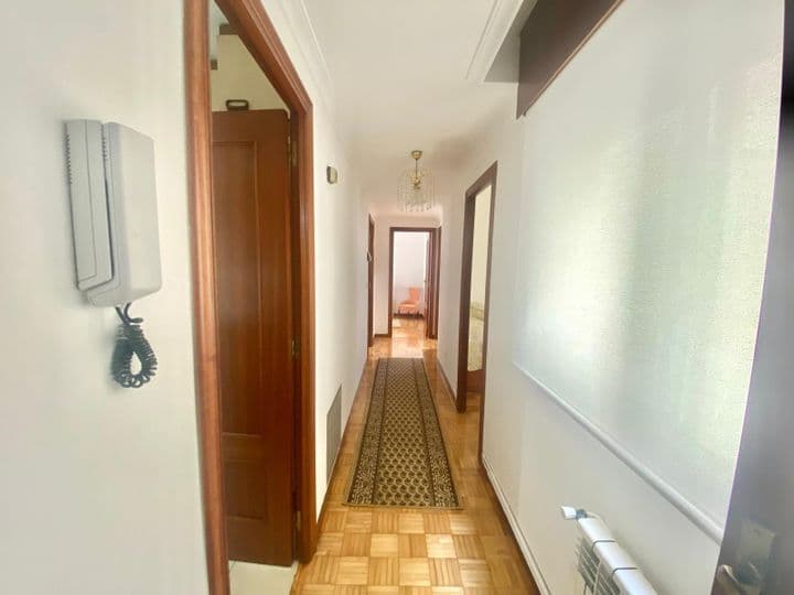 4 bedrooms apartment for rent in Vigo, Spain - Image 8