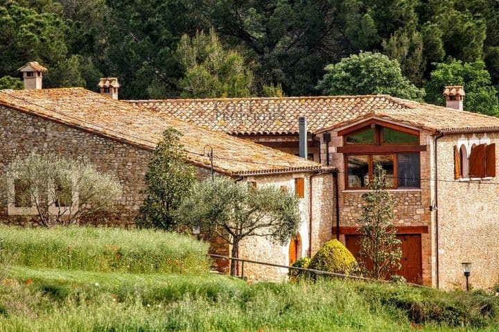 8 bedrooms house for sale in Girona, Spain