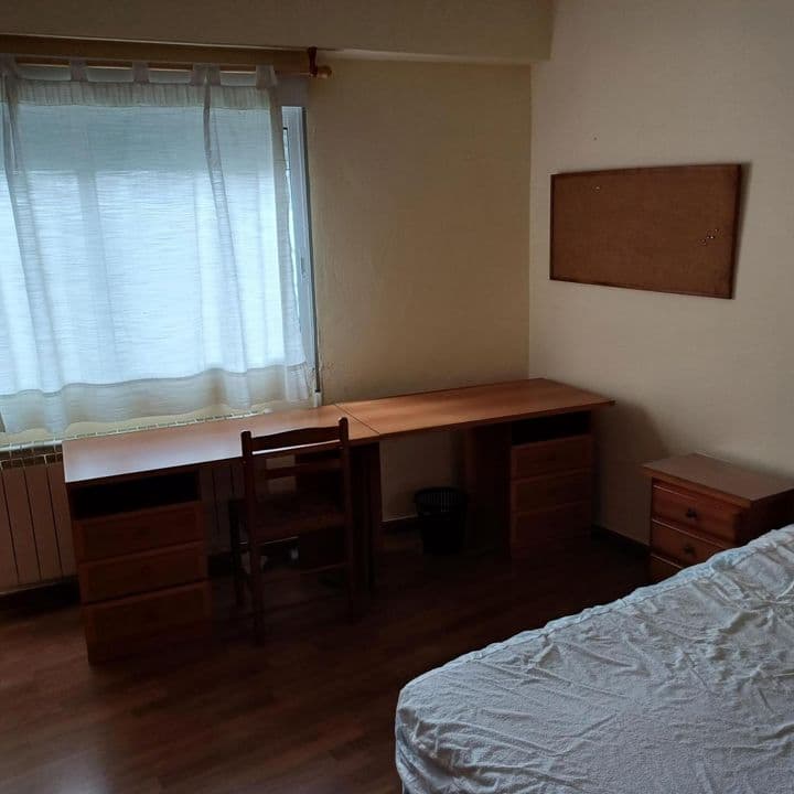 3 bedrooms apartment for rent in Santiago de Compostela, Spain - Image 8