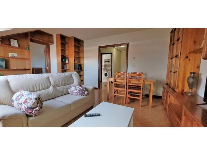 2 bedrooms apartment for rent in Palencia, Spain - Image 2