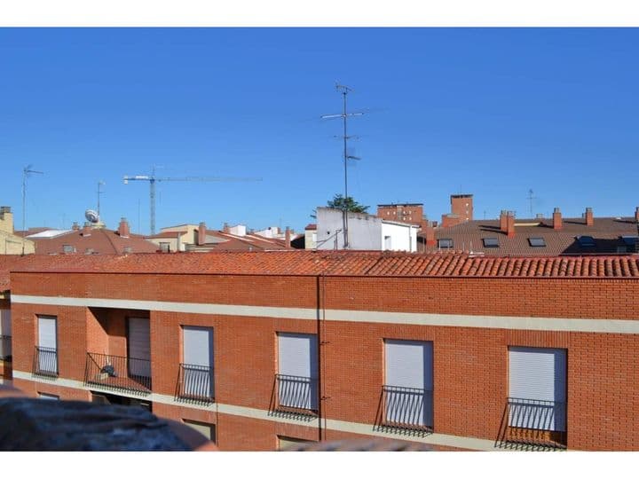 2 bedrooms apartment for rent in Palencia, Spain - Image 12