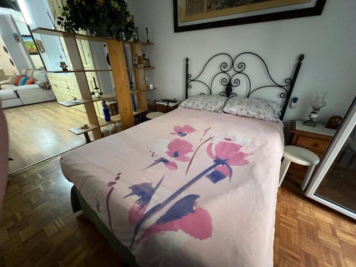 2 bedrooms apartment for rent in Santa Cruz-Casco Antiguo, Spain - Image 9