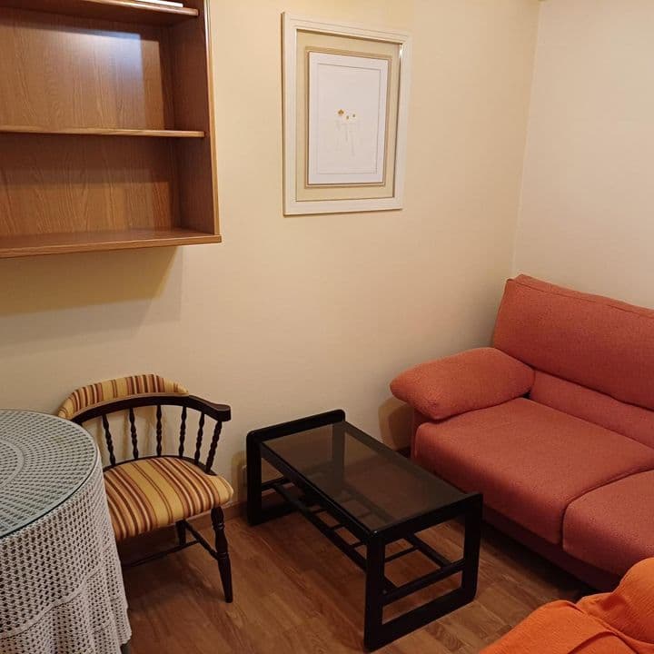 3 bedrooms apartment for rent in Santiago de Compostela, Spain - Image 2