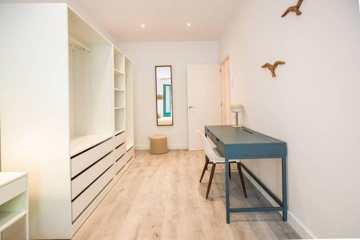 3 bedrooms apartment for rent in Ciutat Vella, Spain - Image 11