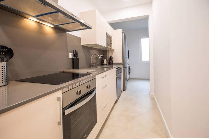 3 bedrooms apartment for rent in Ciutat Vella, Spain - Image 7