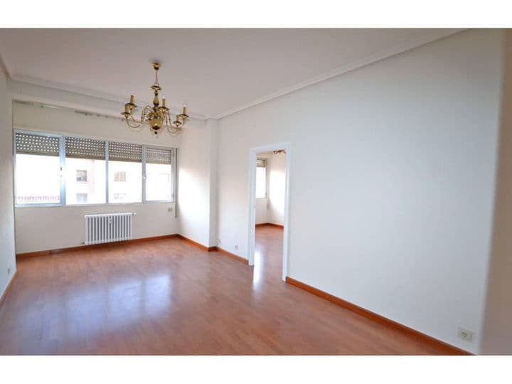 3 bedrooms apartment for rent in Palencia, Spain - Image 10