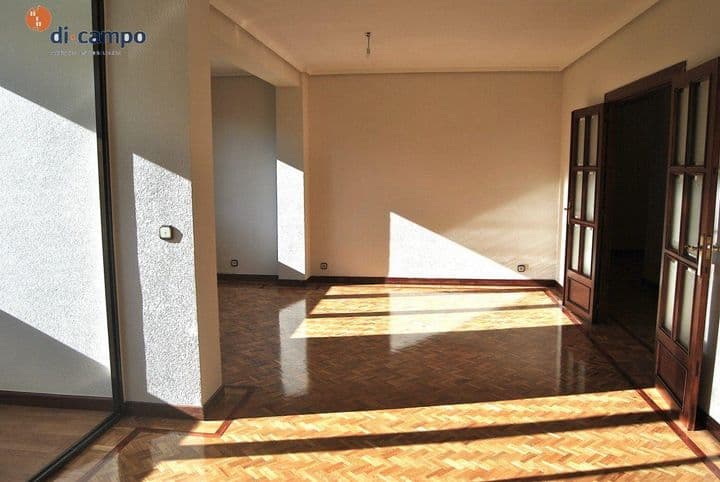 3 bedrooms apartment for rent in Valladolid, Spain - Image 3