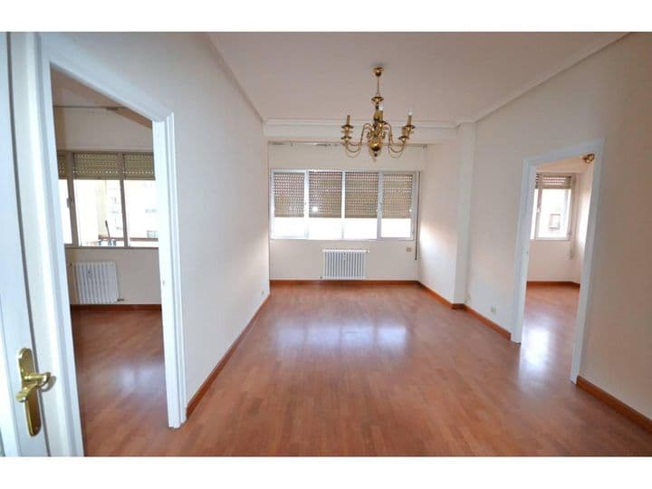 3 bedrooms apartment for rent in Palencia, Spain - Image 2