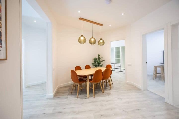 3 bedrooms apartment for rent in Ciutat Vella, Spain - Image 3