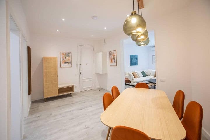 3 bedrooms apartment for rent in Ciutat Vella, Spain - Image 4