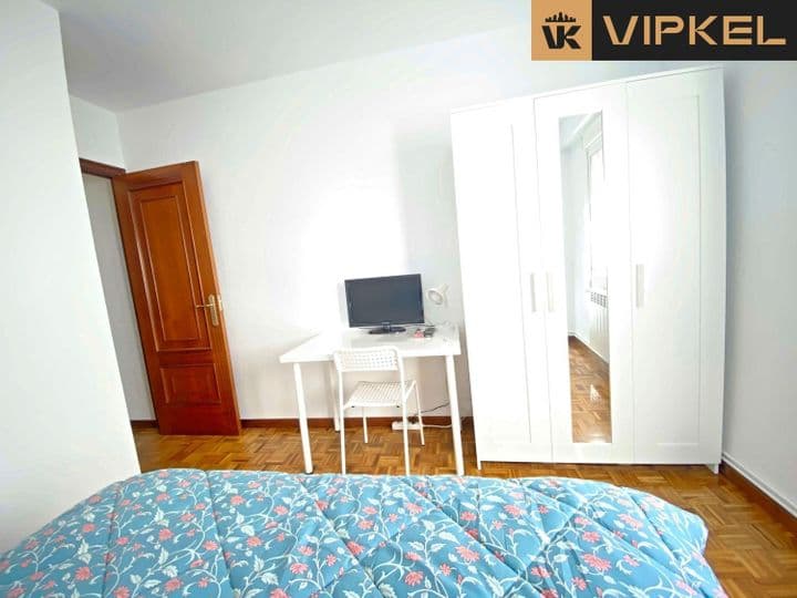 3 bedrooms apartment for rent in Santiago de Compostela, Spain - Image 7