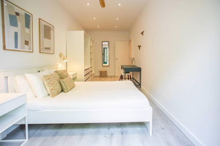 3 bedrooms apartment for rent in Ciutat Vella, Spain - Image 9