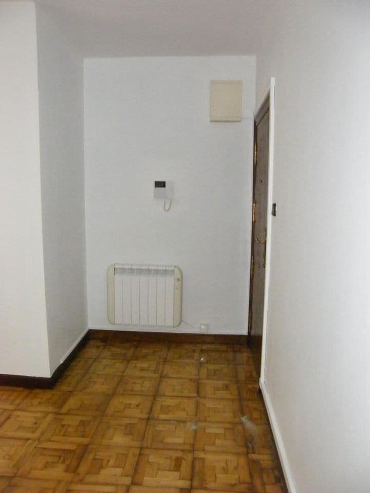 3 bedrooms apartment for rent in Torrelavega, Spain - Image 4