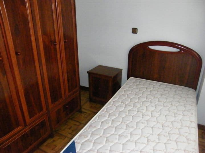 3 bedrooms apartment for rent in Torrelavega, Spain - Image 11