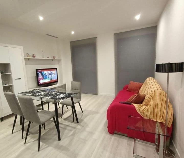 2 bedrooms apartment for rent in Centro, Spain - Image 2